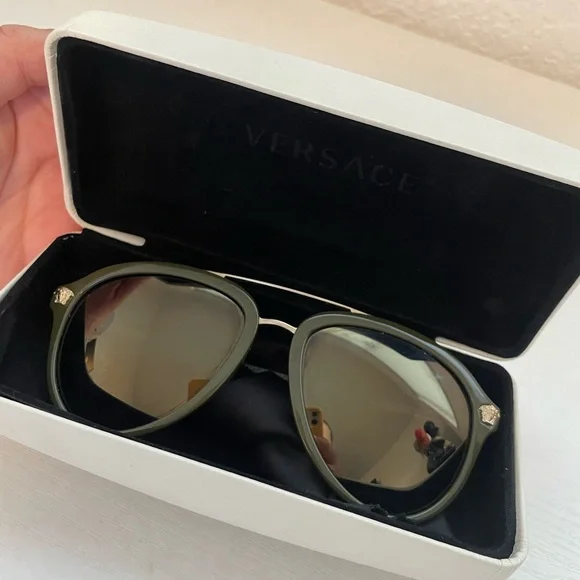 Green Versace sunglasses - Picture 2 of 5